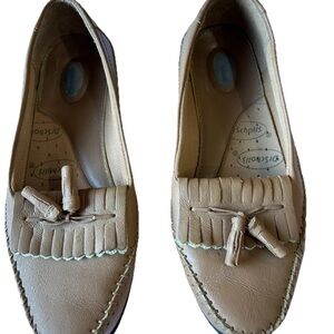 Dr. Scholl's Beige Tassel Kiltie Loafers